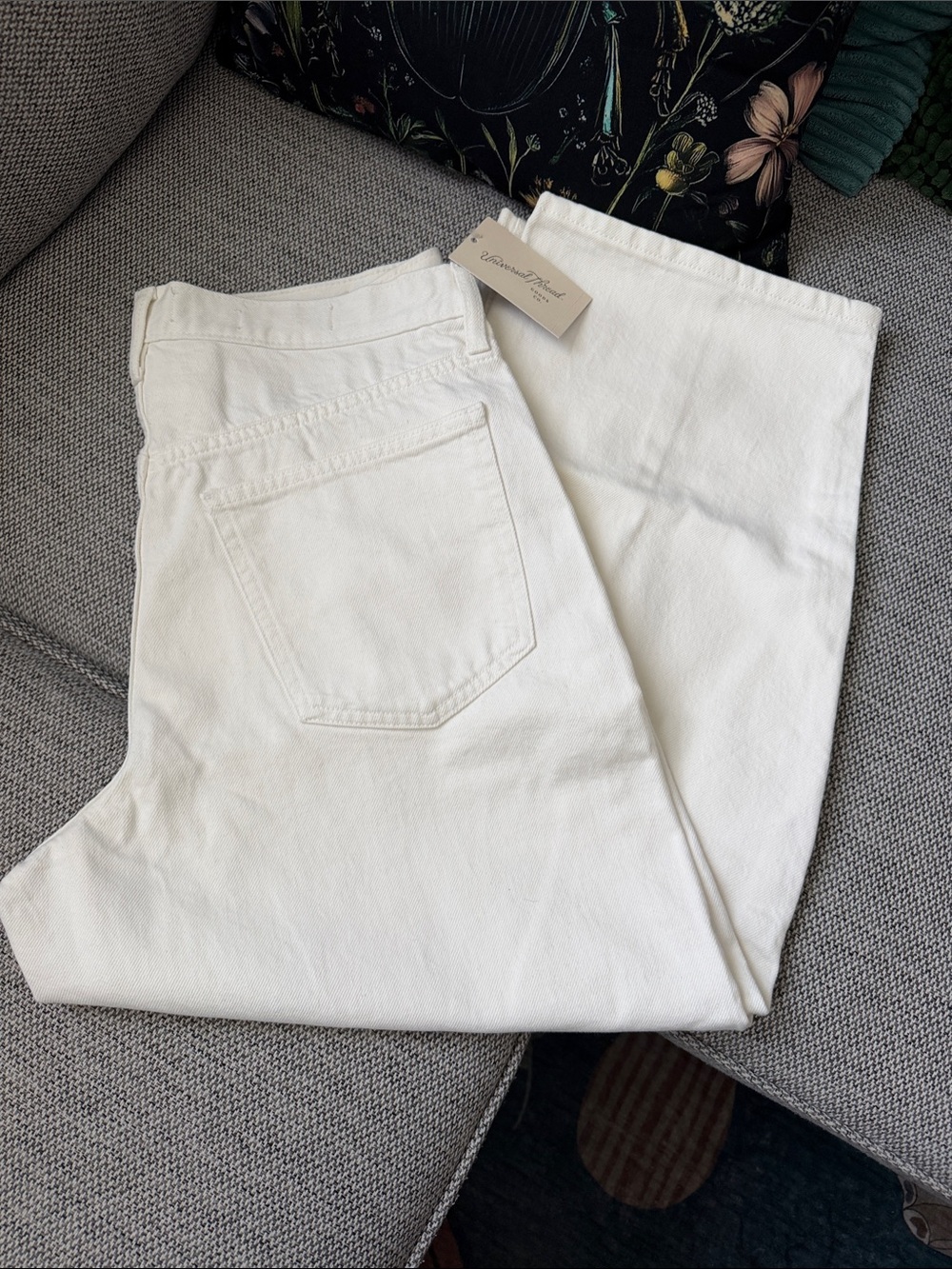 Universal Thread High-Rise White Women's Jeans